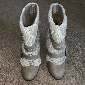Women’s brown sweater boots!